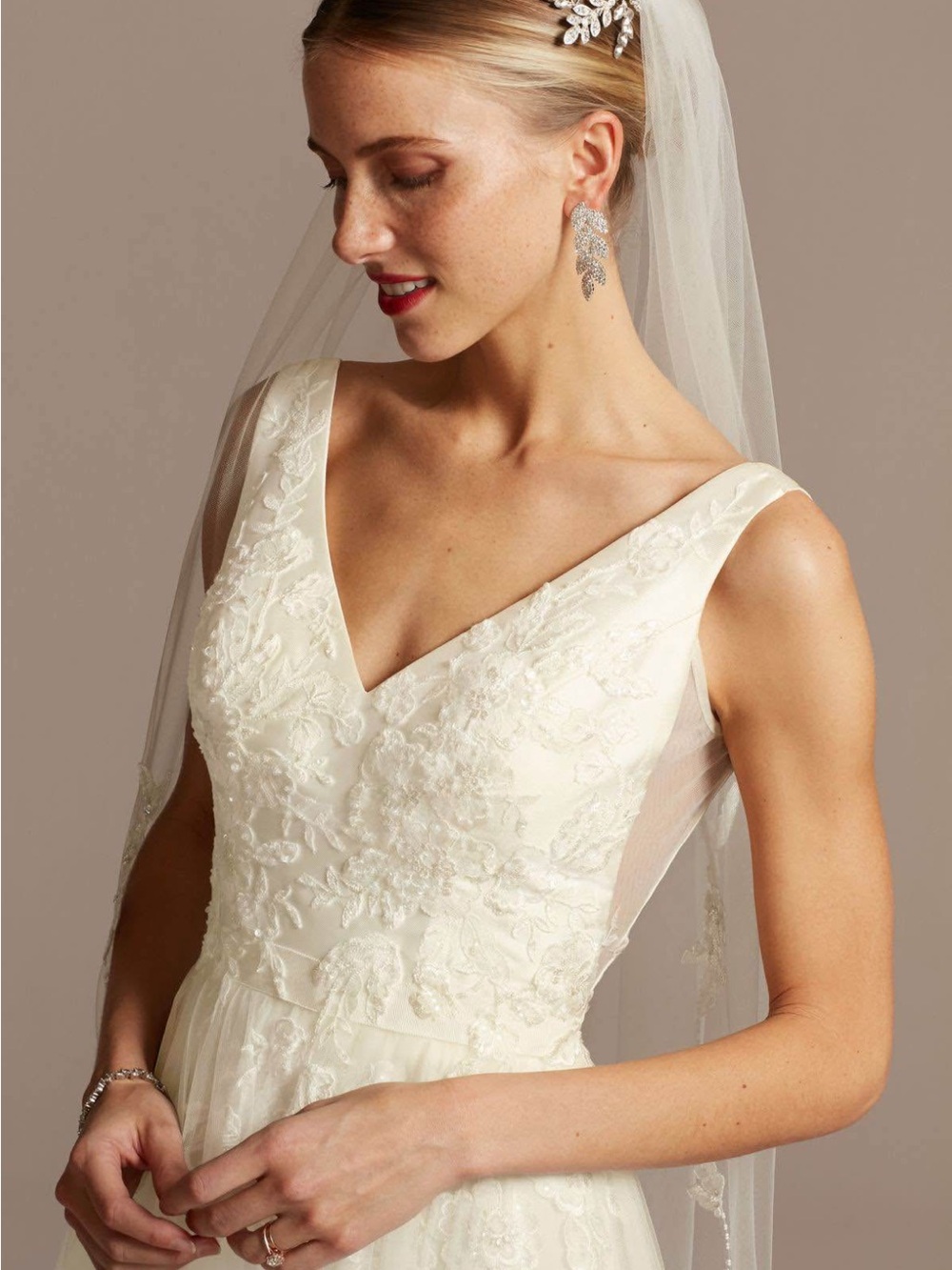 David's Bridal Ivory Lace A-Line V-Neck Wedding Dress - Picture 3 of 3